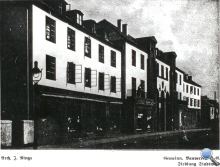 Angerstraße mit Torbogenhaus (frühe Jahre)